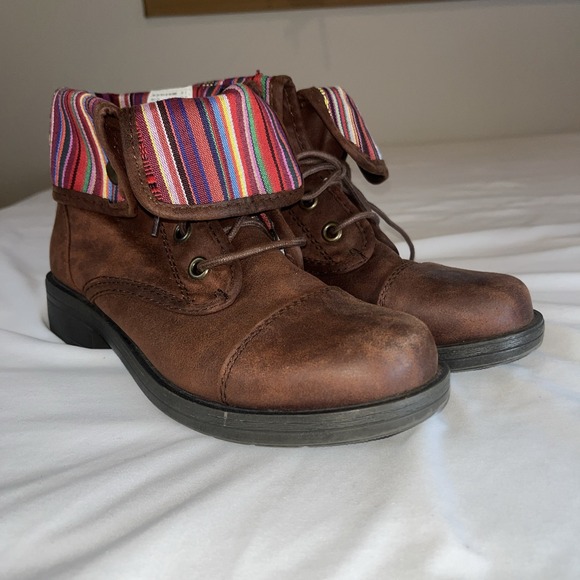 American Eagle AE Brown Lace Up Boots Multicolor Aztec Stripe Fold Sz 8.5/9 - Picture 1 of 5